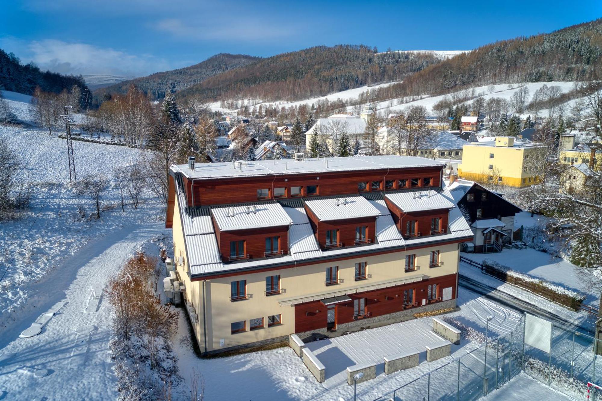 Hotel Toc Lipova Lazne Exterior photo
