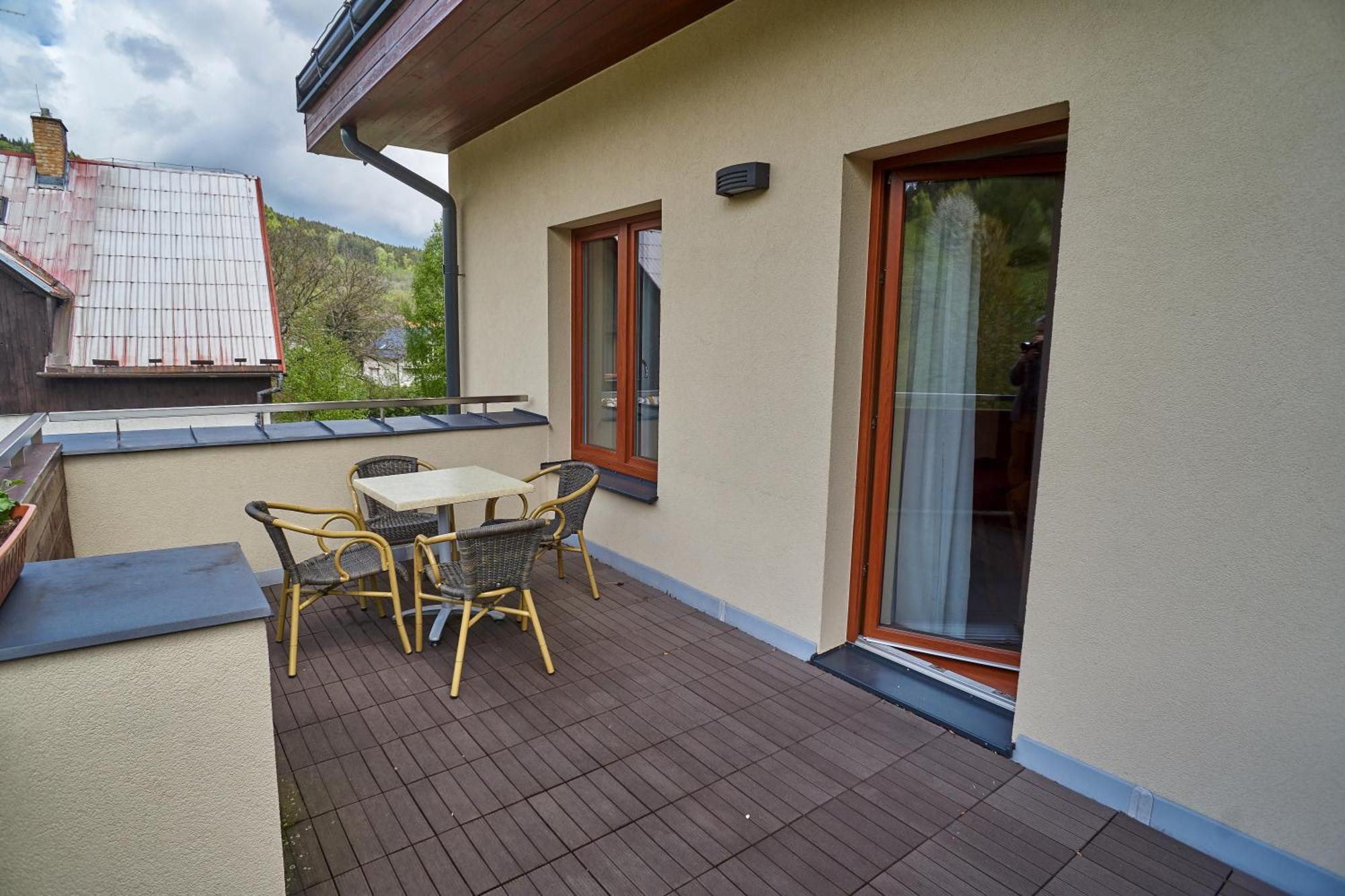 Hotel Toc Lipova Lazne Exterior photo