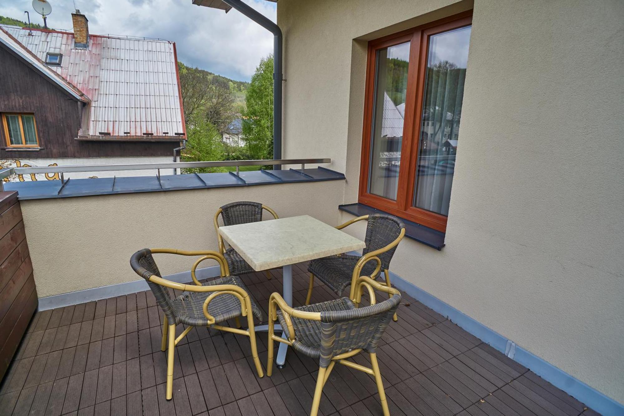 Hotel Toc Lipova Lazne Exterior photo