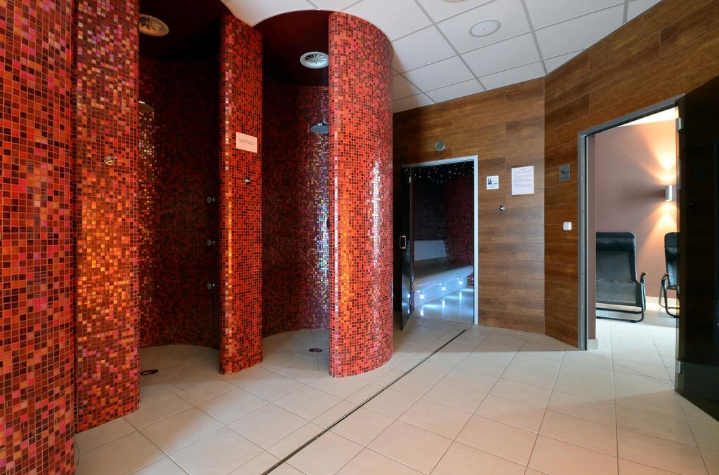 Hotel Toc Lipova Lazne Exterior photo