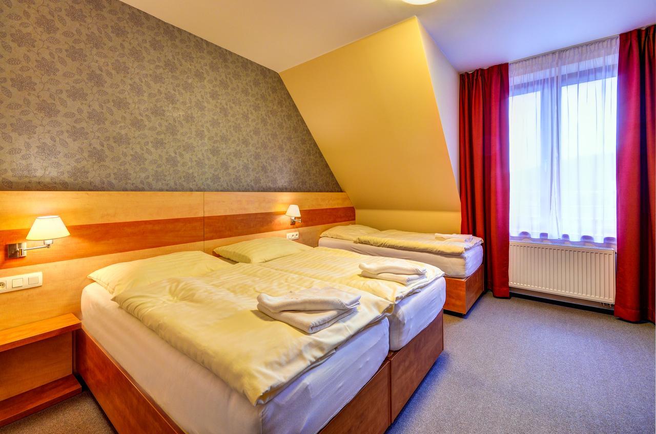 Hotel Toc Lipova Lazne Exterior photo