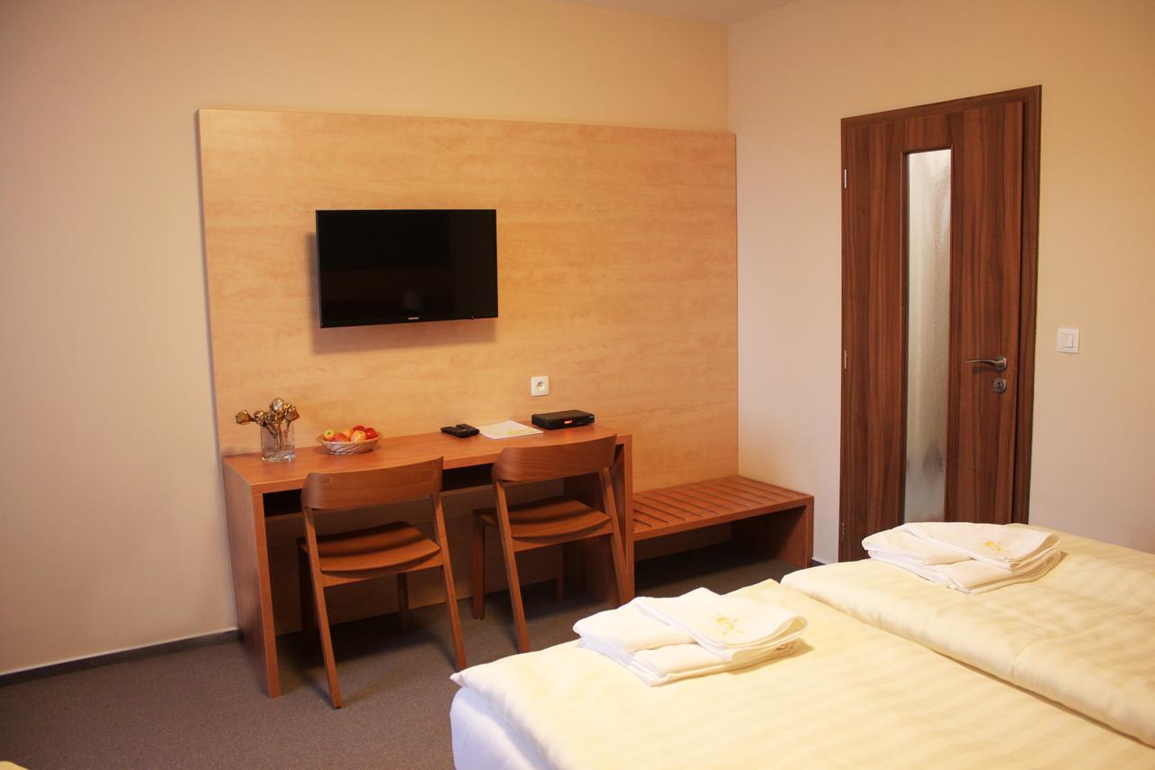 Hotel Toc Lipova Lazne Exterior photo