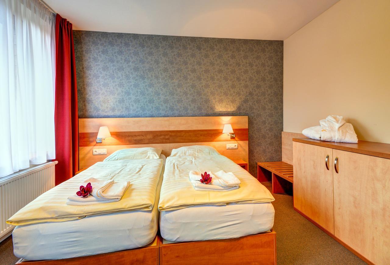 Hotel Toc Lipova Lazne Exterior photo